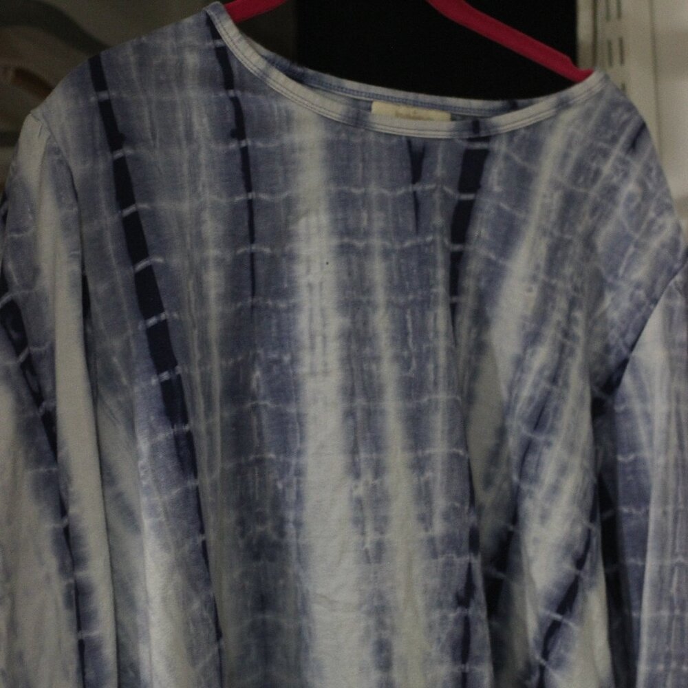Blue and White Long Sleeve T-shirt Size 5X